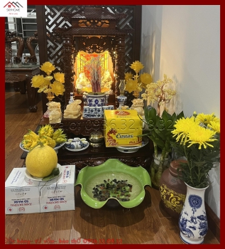 Khi thay bàn thờ Thần Tài – Ông Địa, cần hóa tượng cũ, sắp xếp bát hương cân đối